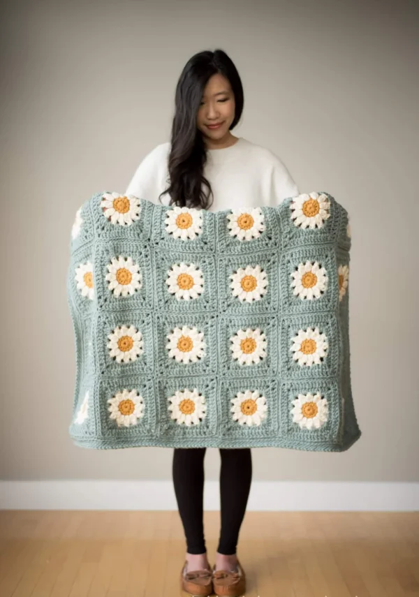 Granny Squares Daisy Blanket Crochet Pattern - Image 7