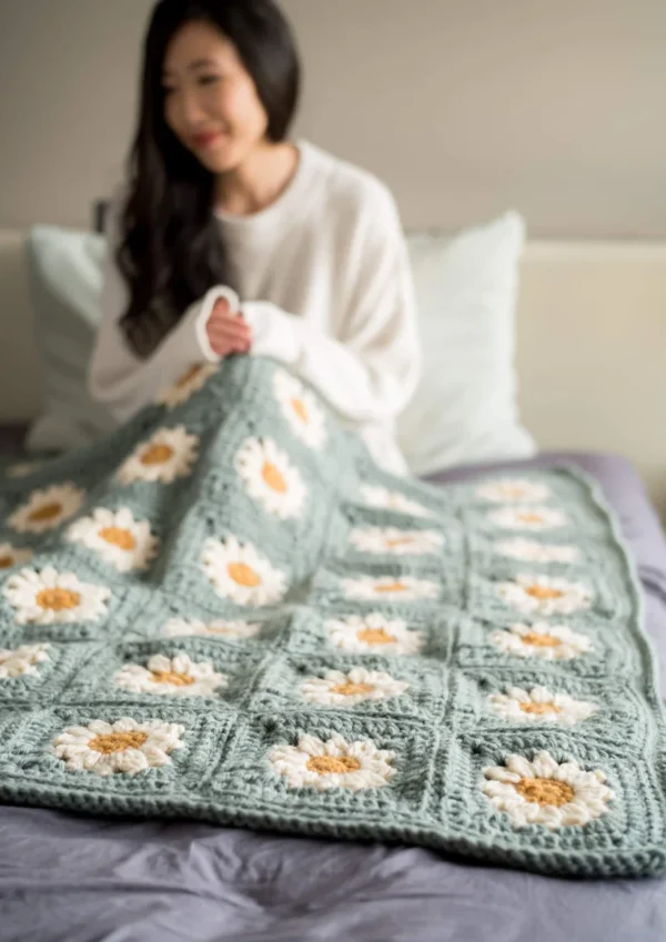 Granny Squares Daisy Blanket Crochet Pattern - Image 4